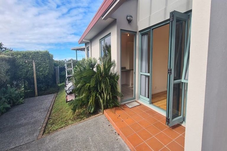 Photo of property in 4 Savoy Road, Orewa, 0931