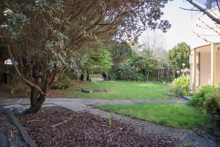 Photo of property in 67 Memorial Avenue, Ilam, Christchurch, 8053