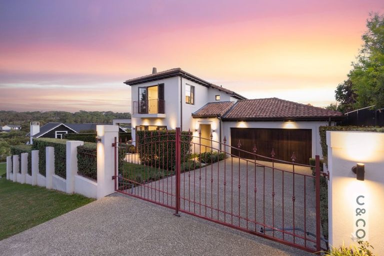 Photo of property in 8 Tauwaka Crescent, Riverhead, 0820