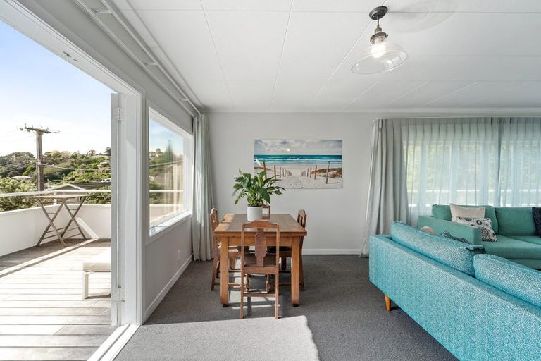 Photo of property in 2 Hardley Avenue, Tindalls Beach, Whangaparaoa, 0930