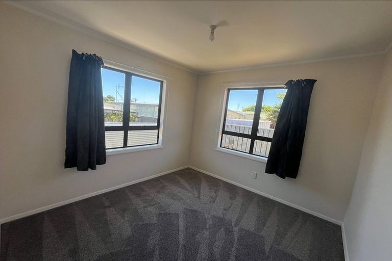 Photo of property in 15a Queenwood Road, Levin, 5510