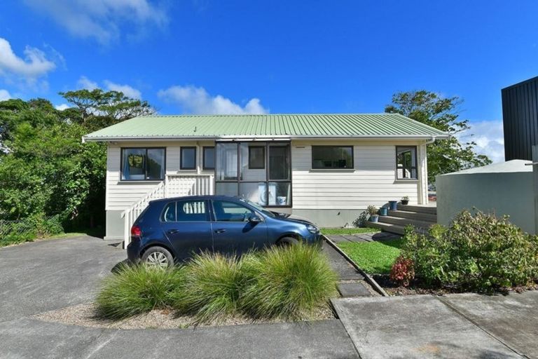 Photo of property in 14 Melandra Road, Stanmore Bay, Whangaparaoa, 0932