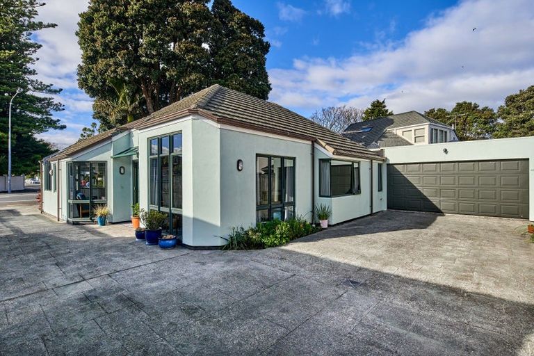 Photo of property in 58 Laings Road, Hutt Central, Lower Hutt, 5010