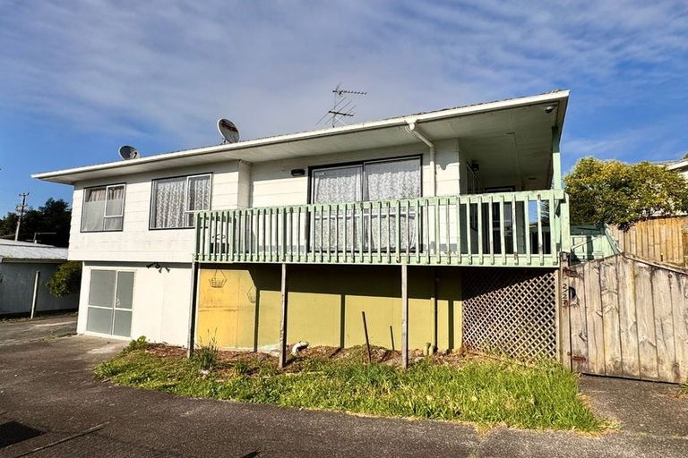 Photo of property in 2/27 Hutchinson Avenue, New Lynn, Auckland, 0600
