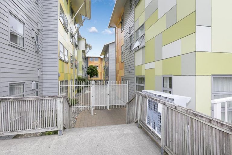 Photo of property in Drummond Street Flats, 1/19 Drummond Street, Mount Cook, Wellington, 6021