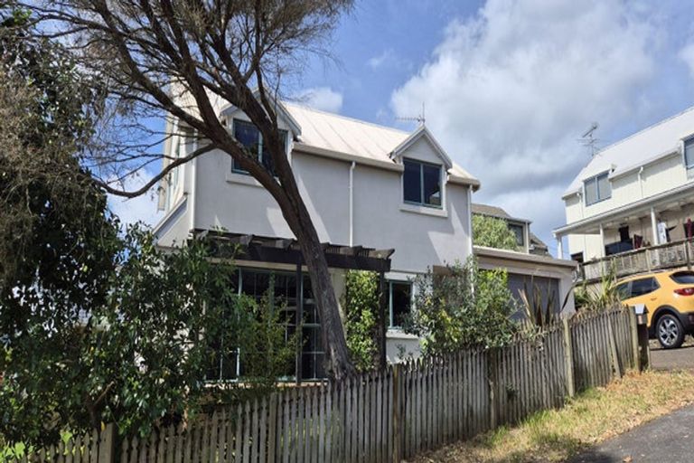 Photo of property in 2/485 Don Buck Road, Massey, Auckland, 0614