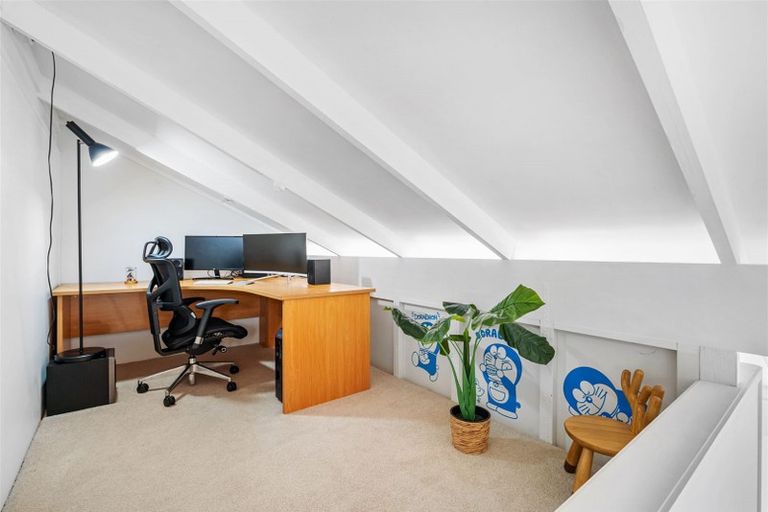 Photo of property in 17 Noeleen Street, Glenfield, Auckland, 0629