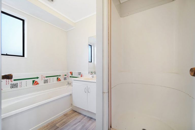 Photo of property in 2/6 Trimdon Street, Randwick Park, Auckland, 2105