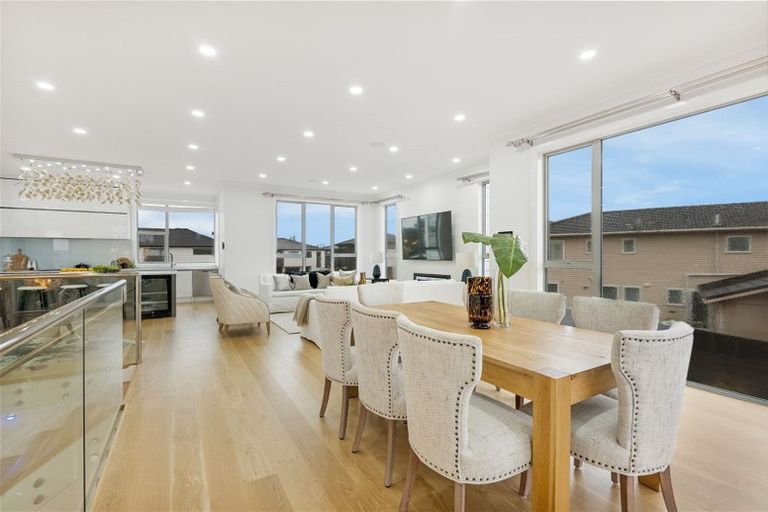 Photo of property in 11 Gulf Crest, Bucklands Beach, Auckland, 2012