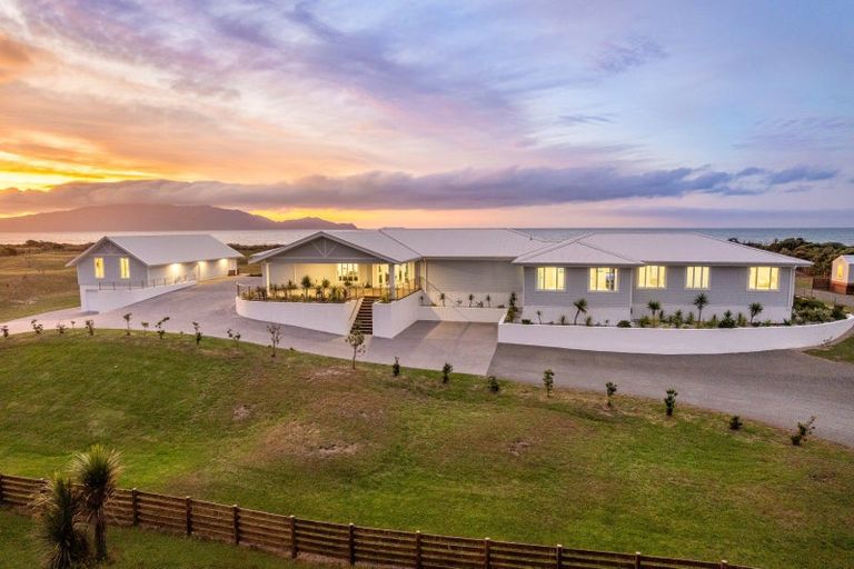 Photo of property in 87 Rutherford Drive, Waikanae Beach, Waikanae, 5036