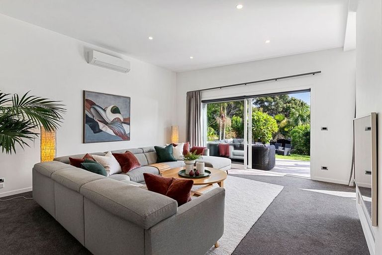 Photo of property in 104 Glendhu Road, Bayview, Auckland, 0629