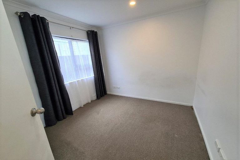 Photo of property in 28 Beauchamp Drive, Massey, Auckland, 0614