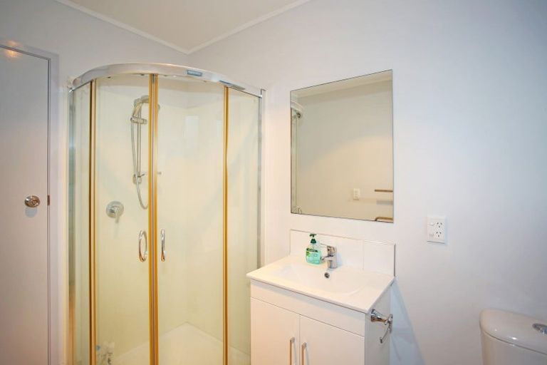 Photo of property in Oakwood Manor, 608c Massey Road, Mangere, Auckland, 2022