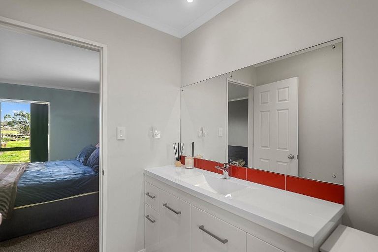 Photo of property in 118 Cottle Road, Taupaki, Henderson, 0782