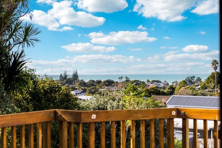 Photo of property in 16 Halldene Terrace, Red Beach, 0932