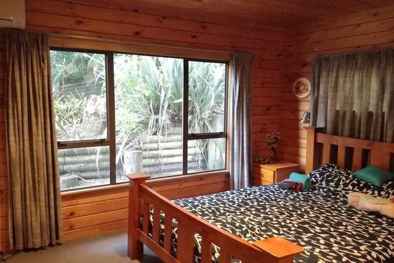 Photo of property in 554 Scenic Drive, Waiatarua, Auckland, 0612