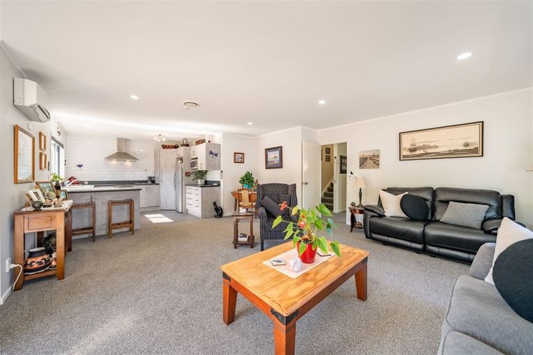 Photo of property in 25a Pinehaven Road, Pinehaven, Upper Hutt, 5019