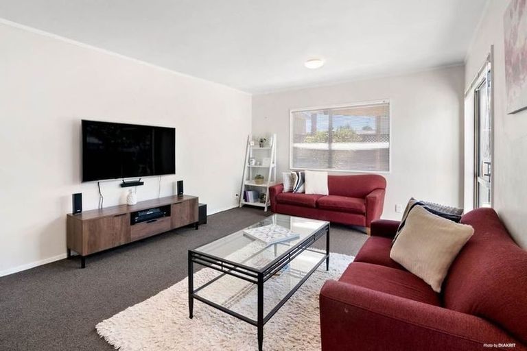 Photo of property in 1/278 Birkdale Road, Birkdale, Auckland, 0626