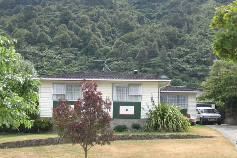 Photo of property in 180 California Drive, Totara Park, Upper Hutt, 5018