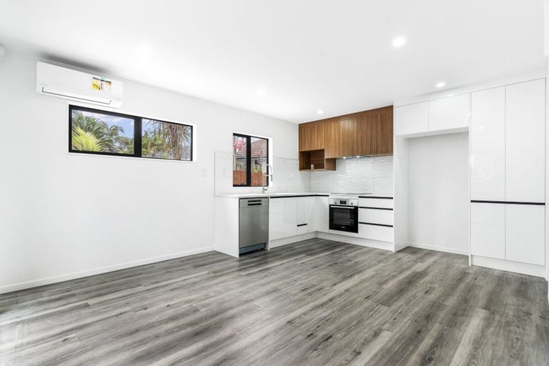 Photo of property in 7b Gladfield Lane, Te Atatu Peninsula, Auckland, 0610