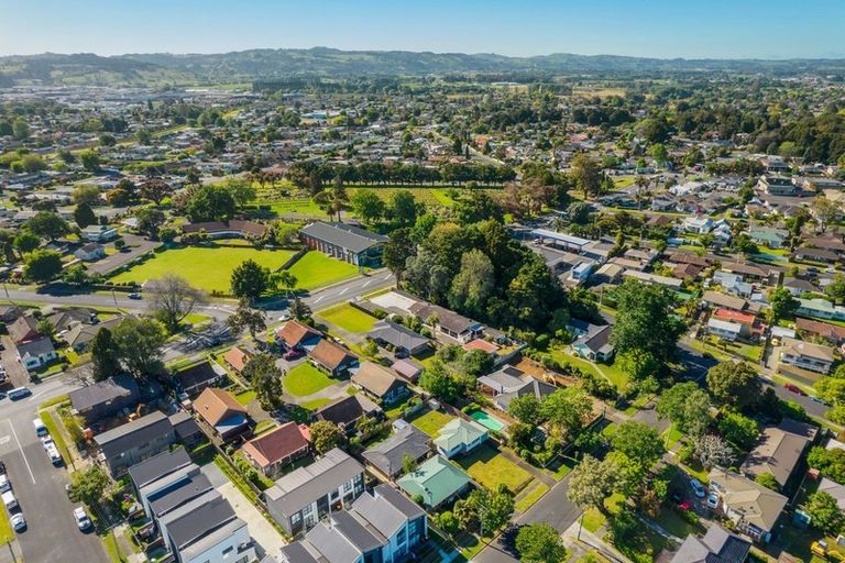 Photo of property in 341 Great South Road, Papakura, 2110