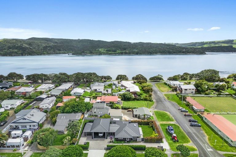 Photo of property in 32 Wallis Street, Raglan, 3225