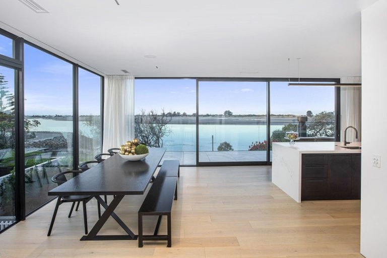 Photo of property in 8a Beachville Road, Redcliffs, Christchurch, 8081