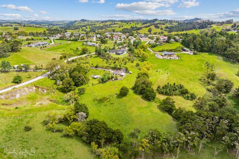 Photo of property in 5 Judd Road, Maungaturoto, 0520