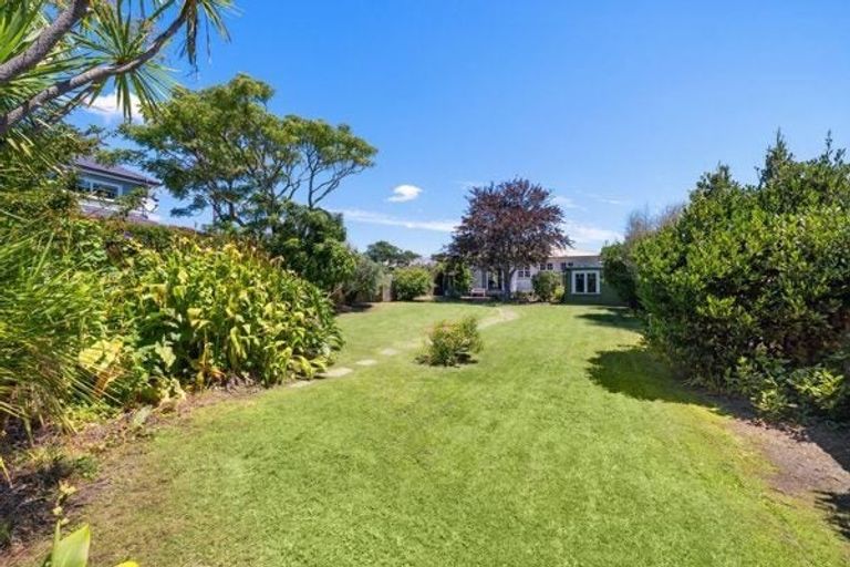 Photo of property in 3 Marine Terrace, Bayswater, Auckland, 0622