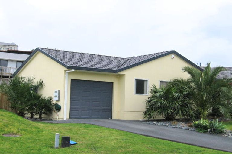 Photo of property in 28 Cabeleigh Drive, Helensville, 0800