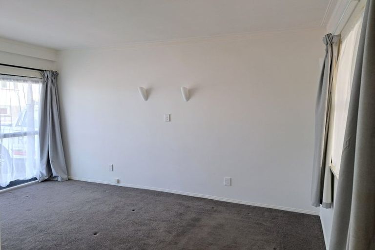 Photo of property in 87 Tiroroa Avenue, Te Atatu South, Auckland, 0610