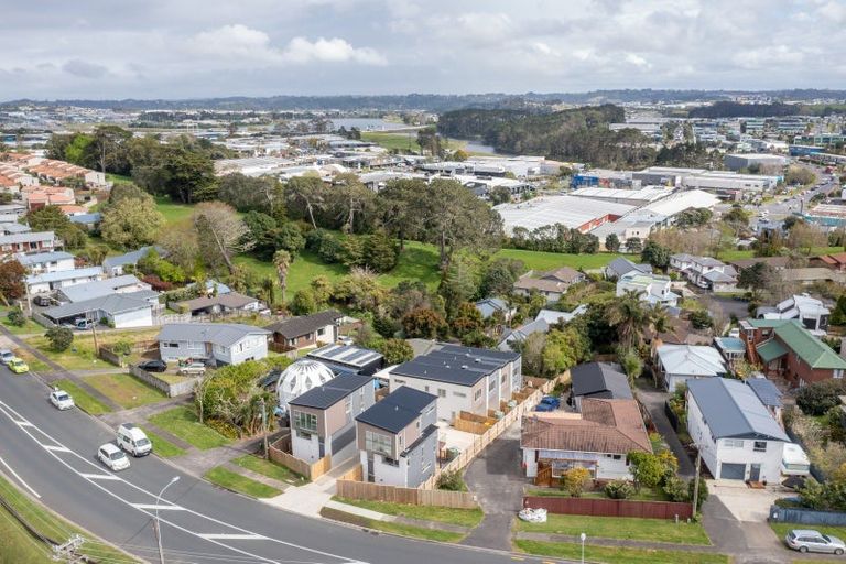 Photo of property in 298f Sunset Road, Windsor Park, Auckland, 0632