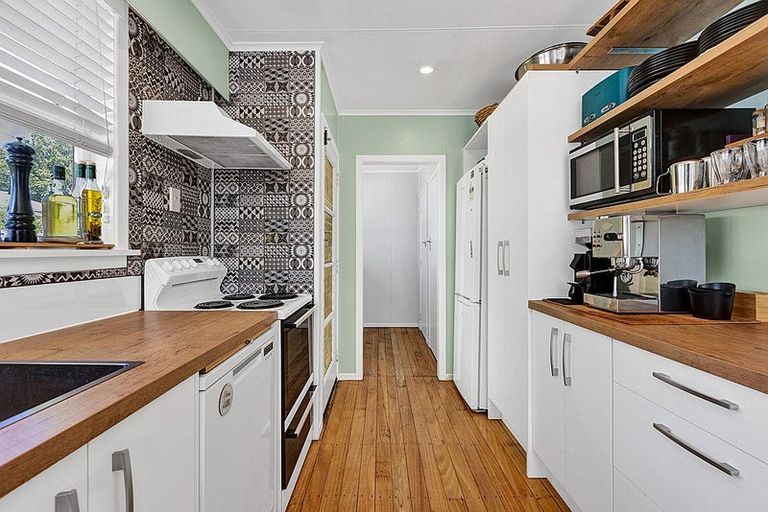 Photo of property in 28 Old South Road, Okato, 4335