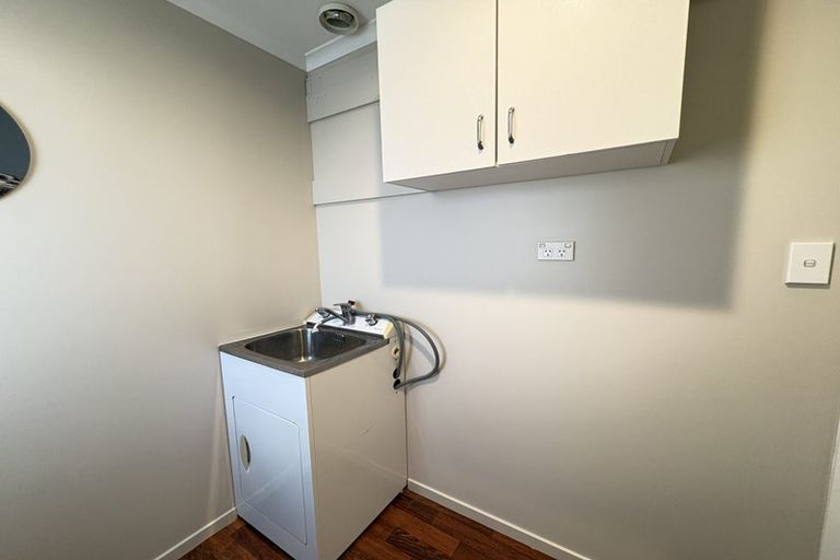 Photo of property in 86b Royal View Road, Te Atatu South, Auckland, 0610