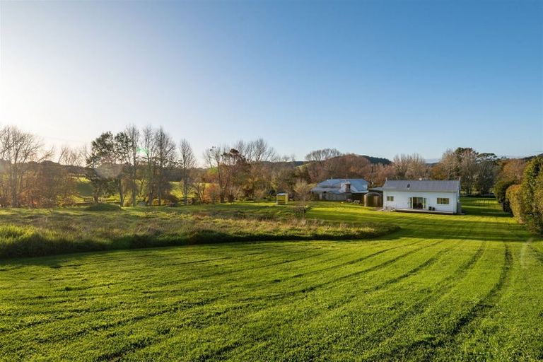 Photo of property in 1073 Kahikatea Flat Road, Waitoki, Kaukapakapa, 0871