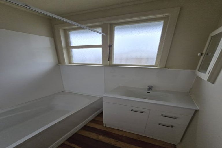 Photo of property in 10 York Place, Cannons Creek, Porirua, 5024