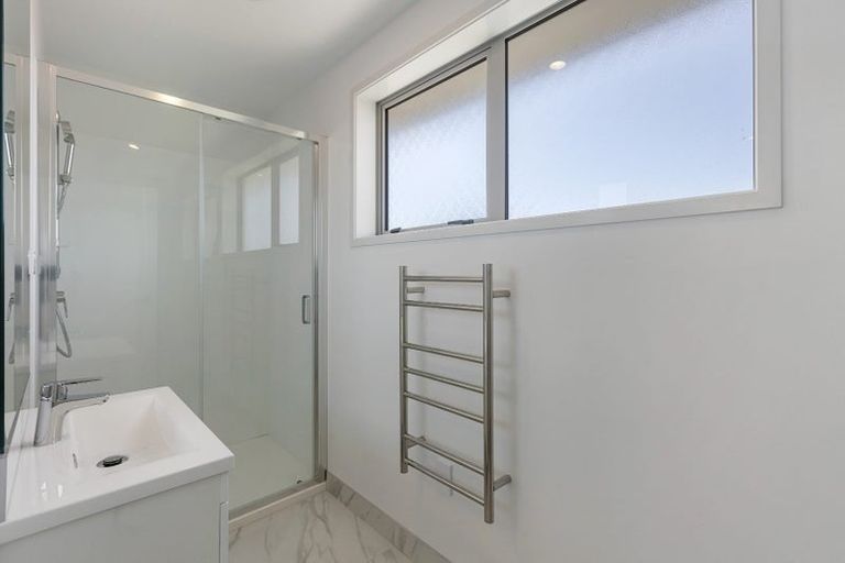 Photo of property in 47b Lynwood Road, New Lynn, Auckland, 0600