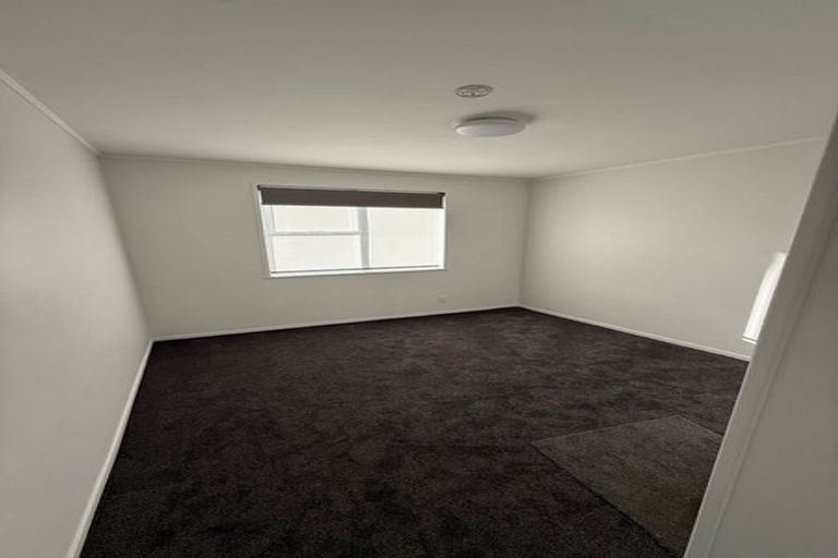 Photo of property in 11 Blanes Road, Weymouth, Auckland, 2103