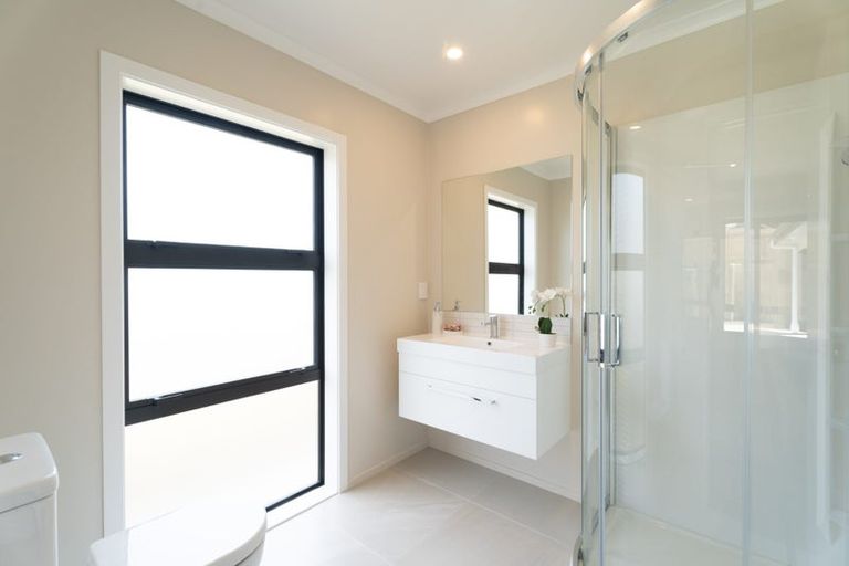 Photo of property in 62 Farnworth Terrace, Glenside, Wellington, 6037