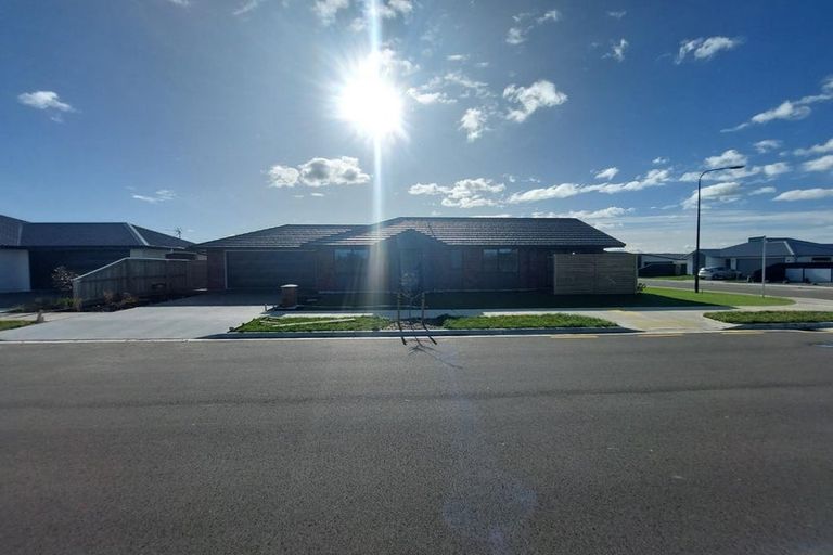 Photo of property in 15 Woodford Avenue, Woodend, 7610