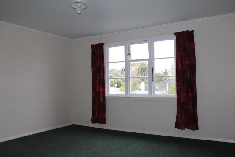 Photo of property in 553 Featherston Street, Roslyn, Palmerston North, 4414