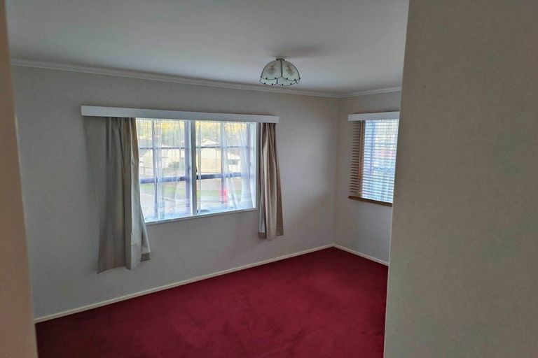 Photo of property in 70 Thurleigh Grove, Karori, Wellington, 6012