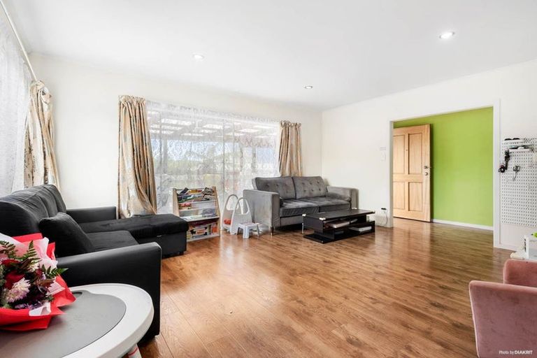 Photo of property in 127 Reeves Road, Pakuranga Heights, Auckland, 2010