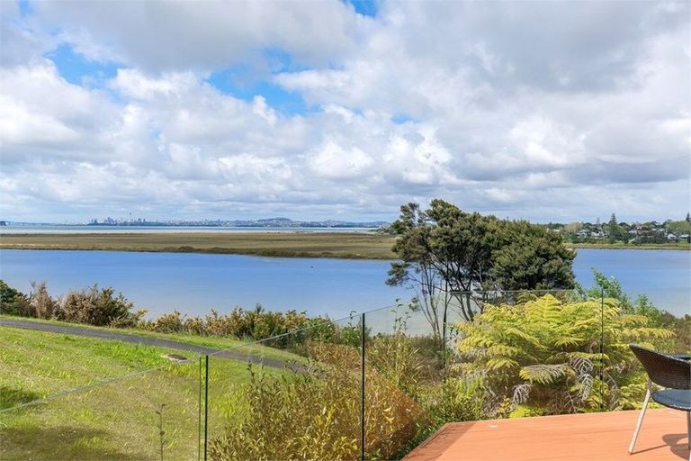 Photo of property in 21 Constable Lane, West Harbour, Auckland, 0618