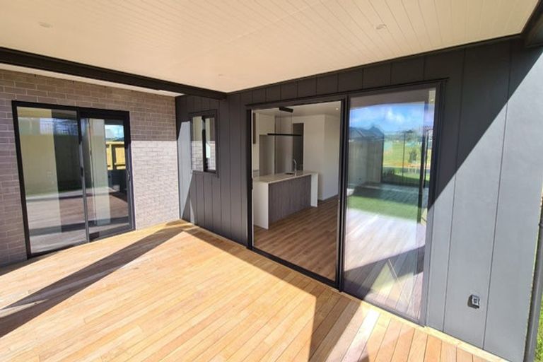 Photo of property in 110 Kaurinui Crescent, One Tree Point, 0118