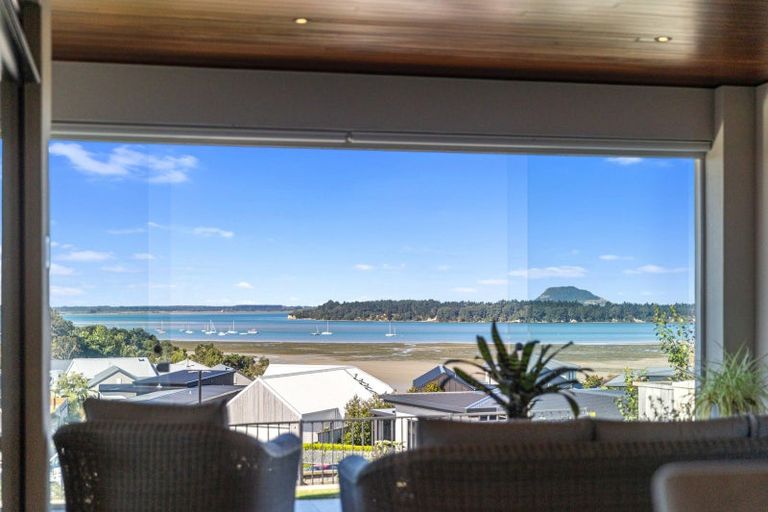 Photo of property in 16 Parkland Rise, Omokoroa, 3114