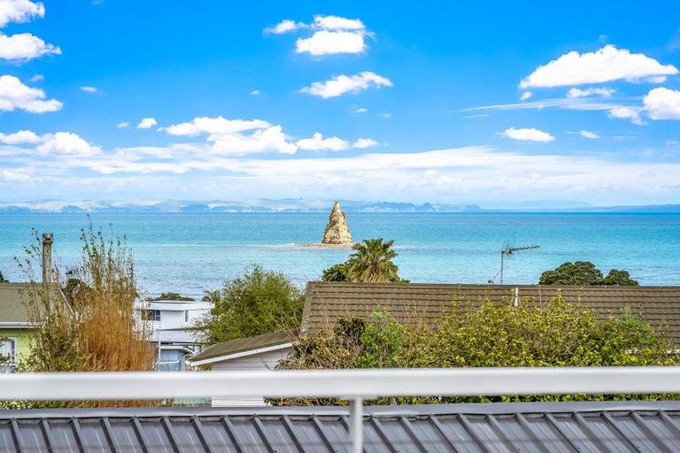 Photo of property in 2 Hardley Avenue, Tindalls Beach, Whangaparaoa, 0930