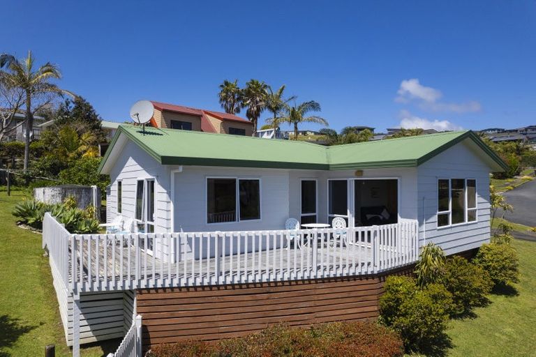 Photo of property in 42 Stratford Drive, Cable Bay, 0420