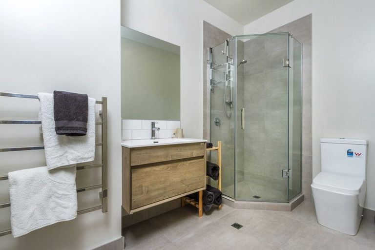 Photo of property in 35b Seon Place, Birkdale, Auckland, 0626