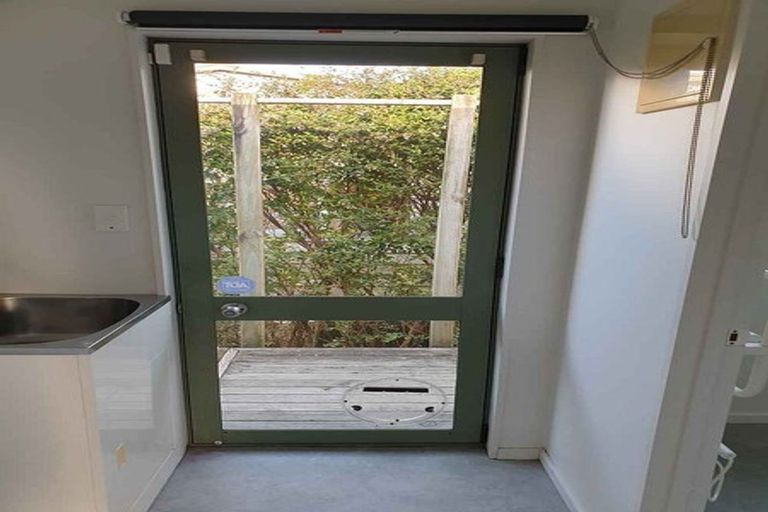 Photo of property in 17a Enderby Drive, Te Atatu Peninsula, Auckland, 0610